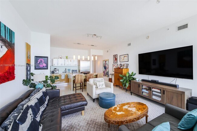 Building Photo - 2020 N Bayshore Dr