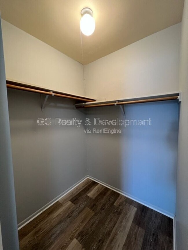 Building Photo - 316 N Warwick Ave