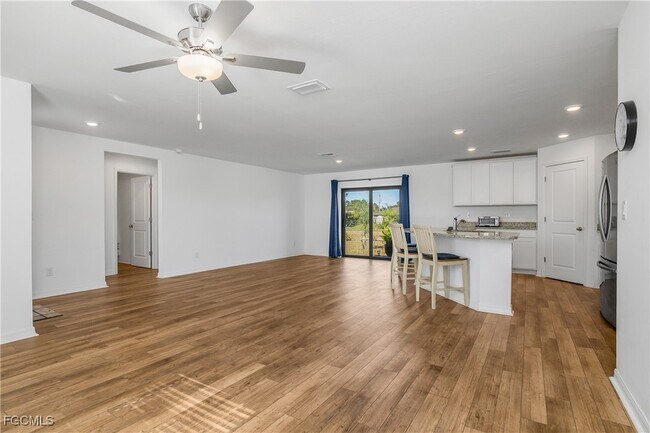 Building Photo - 839 Yellowbird Dr