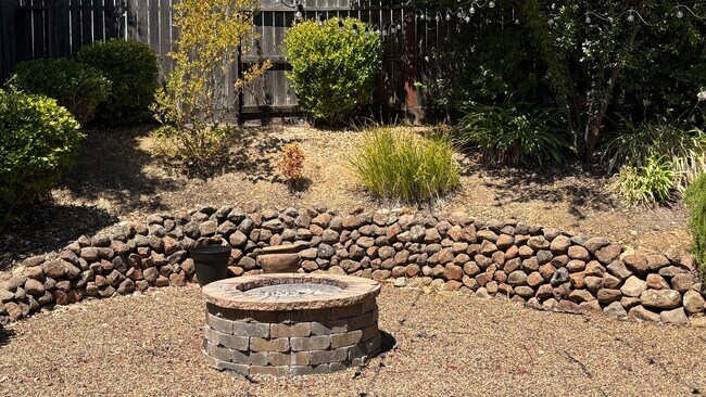 Building Photo - 12011 Country Garden Dr