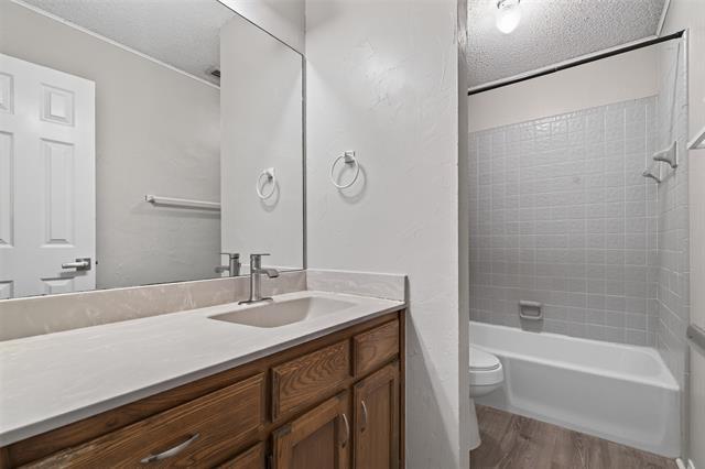 Building Photo - 1009 Winding Creek W Dr