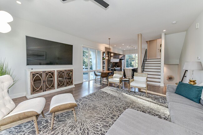 Building Photo - 1072 Kenilworth Ave