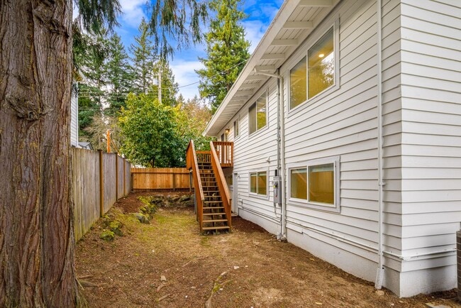 Building Photo - Gorgeous Fully Renovated 5 Bedroom Redmond/Bellevue/Kirkland Border