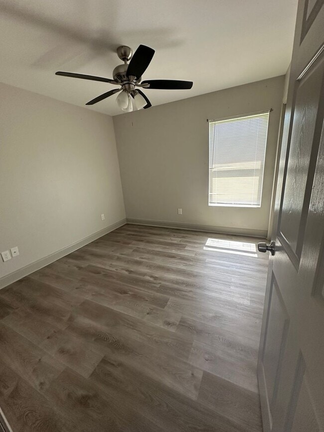 Building Photo - 1406 Memory Ln