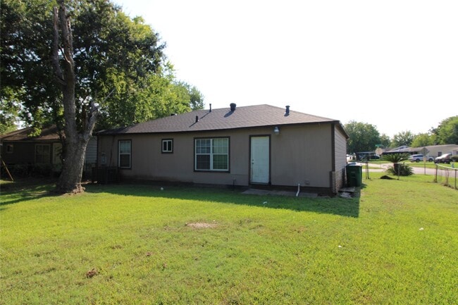 Building Photo - 10601 Murr Way