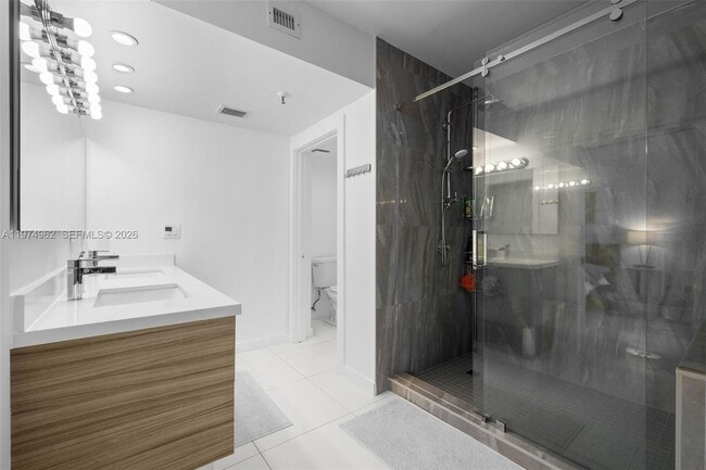 Building Photo - 445 Poinciana Island Dr