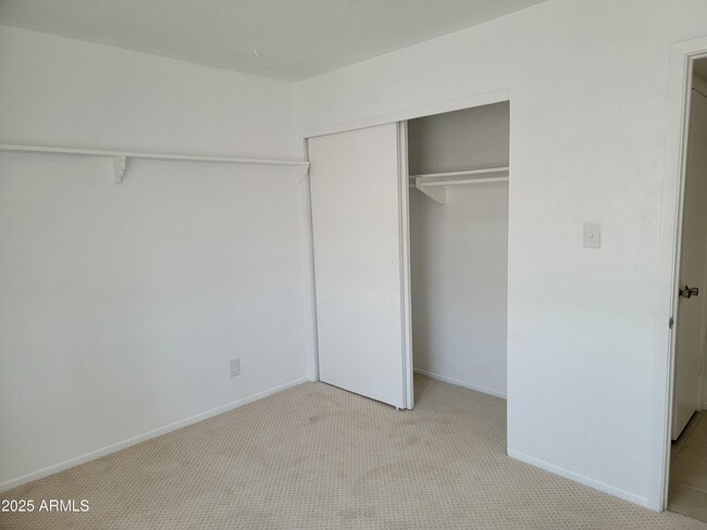 Building Photo - 621 E Papago Dr