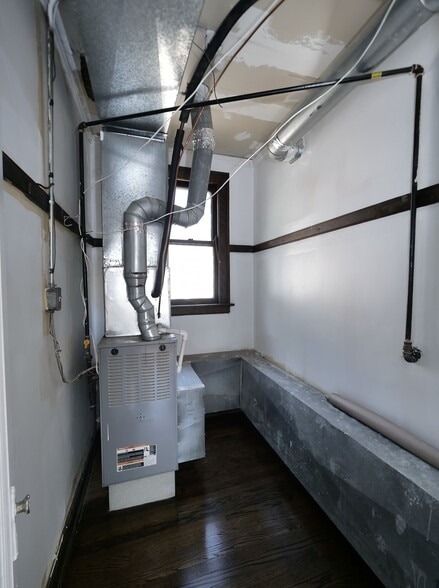 Furnace with storage - 5351 S Laflin St