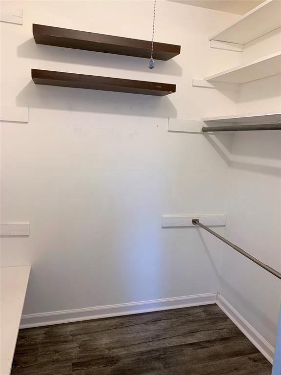 Building Photo - 2805 Silverway Dr