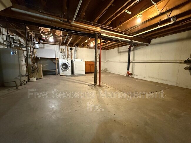 Building Photo - 115 N Winooski Ave