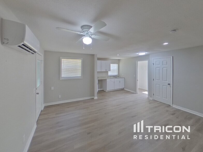Building Photo - 528 Emberwood Dr