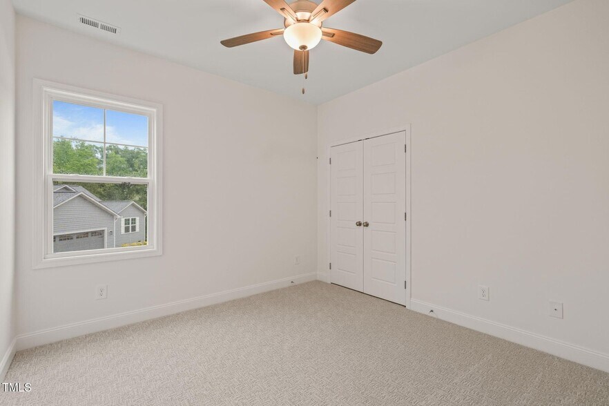 Building Photo - 156 Harmony Trl