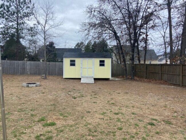Building Photo - 50 Breezewood Dr