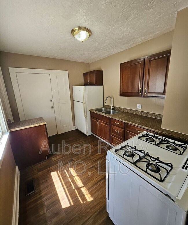 Building Photo - 5446 Harrison St