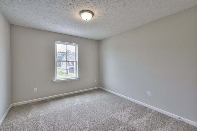 Building Photo - 1/2 OFF First Month!!...Beautiful 3 Bedroom Townhome in Manchester!