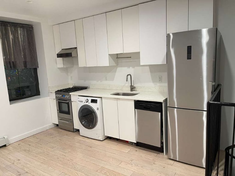 Building Photo - 66 E 127th St