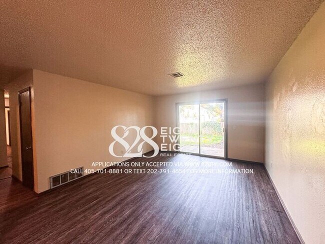 Building Photo - $200 OFF 1st MONTH'S RENT! 3 BED/2 BATH SINGLE FAMILY HOME IN MWC!