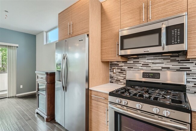 Building Photo - Modern West Seattle Townhome with Rooftop ...