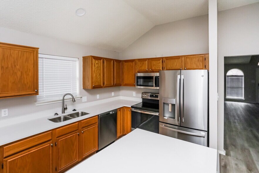 Building Photo - 2508 Helen Ln