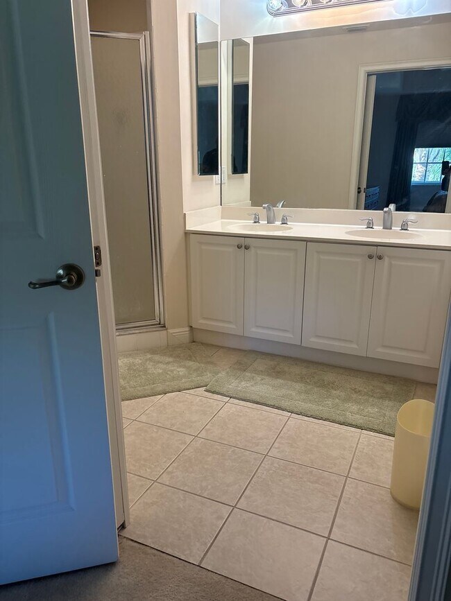 Building Photo - $500 OFF 1st MONTHS RENT—RENT JUST REDUCED!! WATER INCLUDED Fully Furnished or Unfurnished! Lakev...