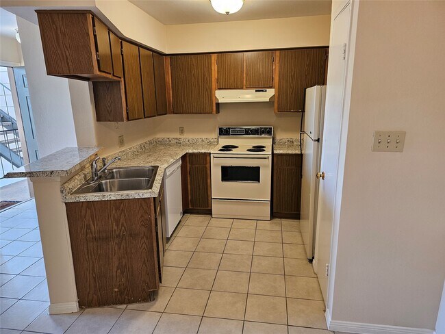 Building Photo - 2626 Holly Hall St