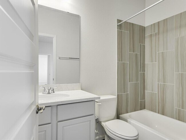 Building Photo - 396 Cold Riv Run