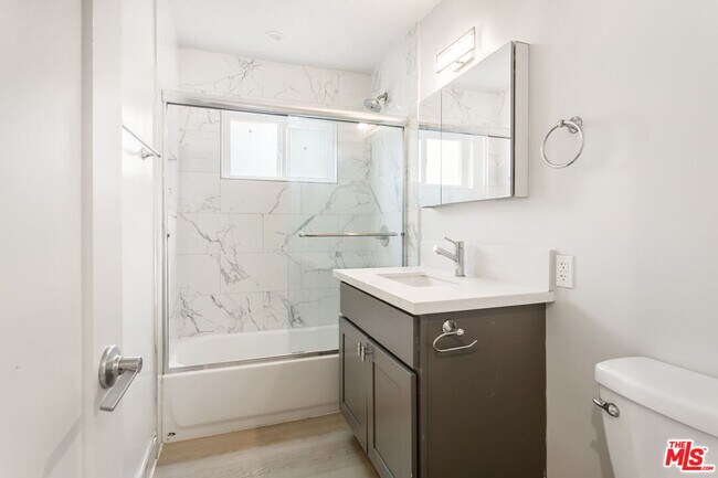 Building Photo - 2232 W 24th St