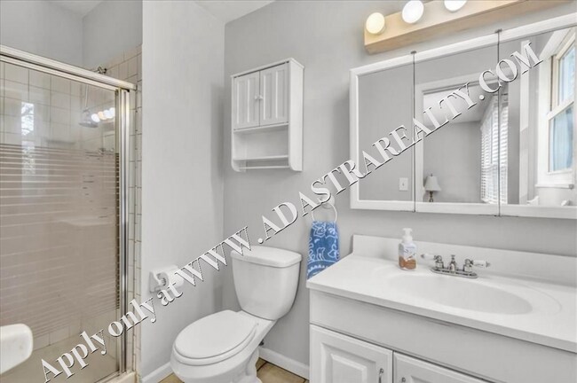 Building Photo - Beautiful 4 Bed 2 Bath Home in Olathe-Available in JULY!!