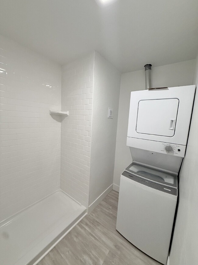 Building Photo - 288 W Diagonal #A 3 Bed/2 Bath