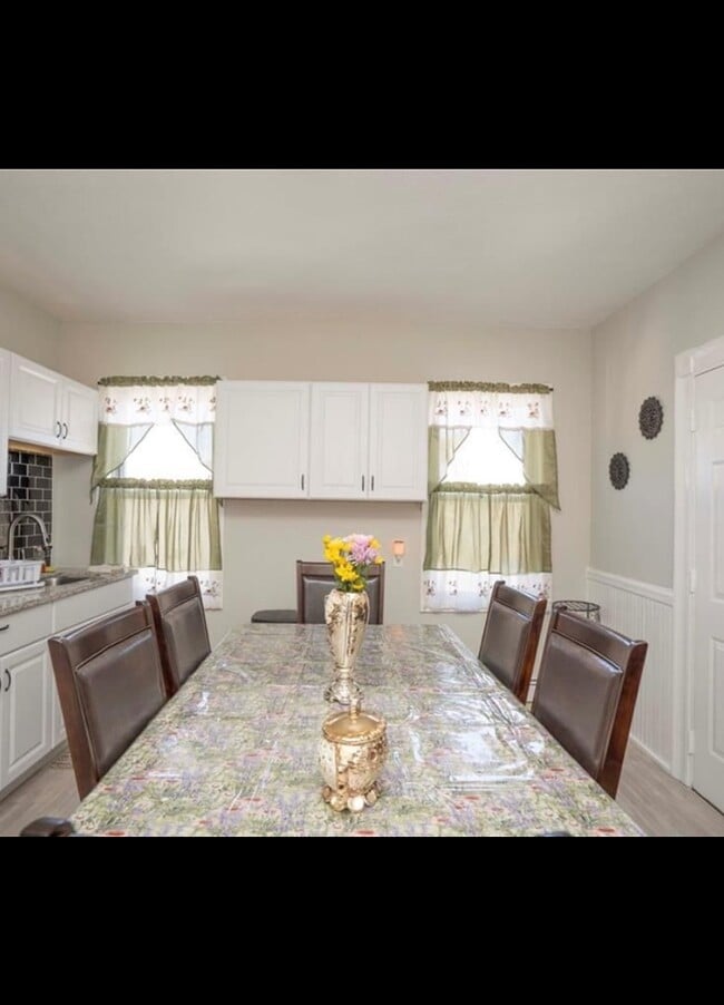 Primary Photo - 64-66 Health Ave