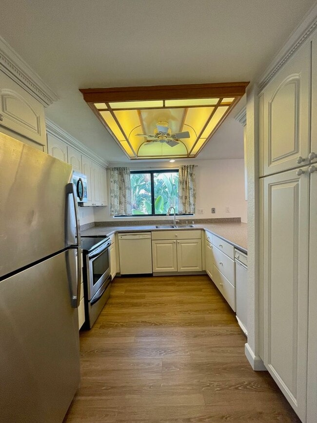 Building Photo - Large 2 bedroom condo in well desired La Jolla area