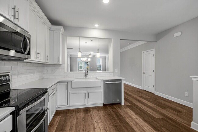 Building Photo - 300 Kara Ln