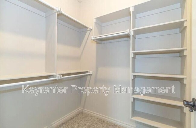 Building Photo - 1017 NE 34th Terr