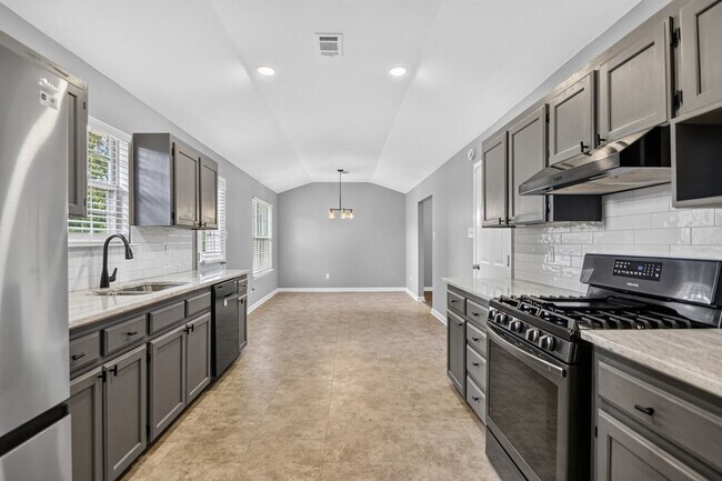Building Photo - 2725 Valley Forge Dr