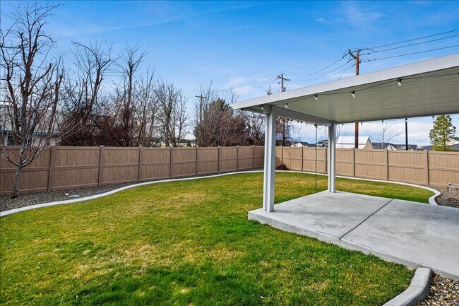 Building Photo - 4 Bedroom, 2 Bath home in Beautiful Meridian with SO MANY upgrades and perks throughout!  You don...