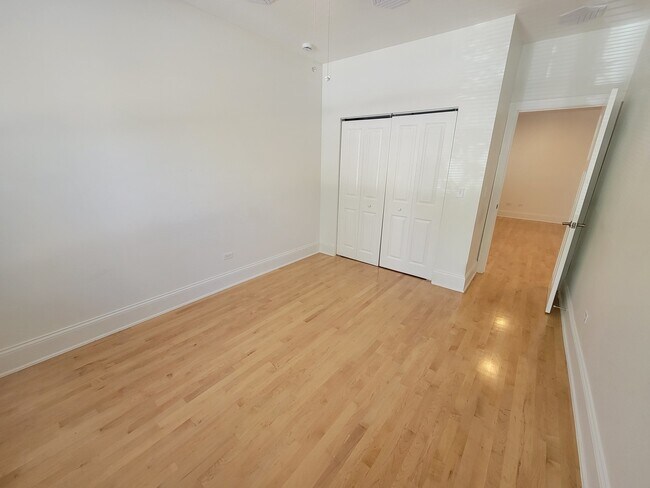 Building Photo - 3257 W Pierce Ave
