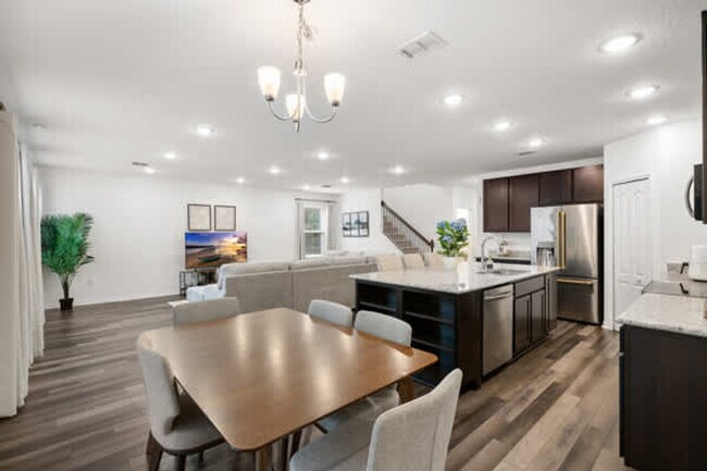 Building Photo - 14282 Coronado Dr