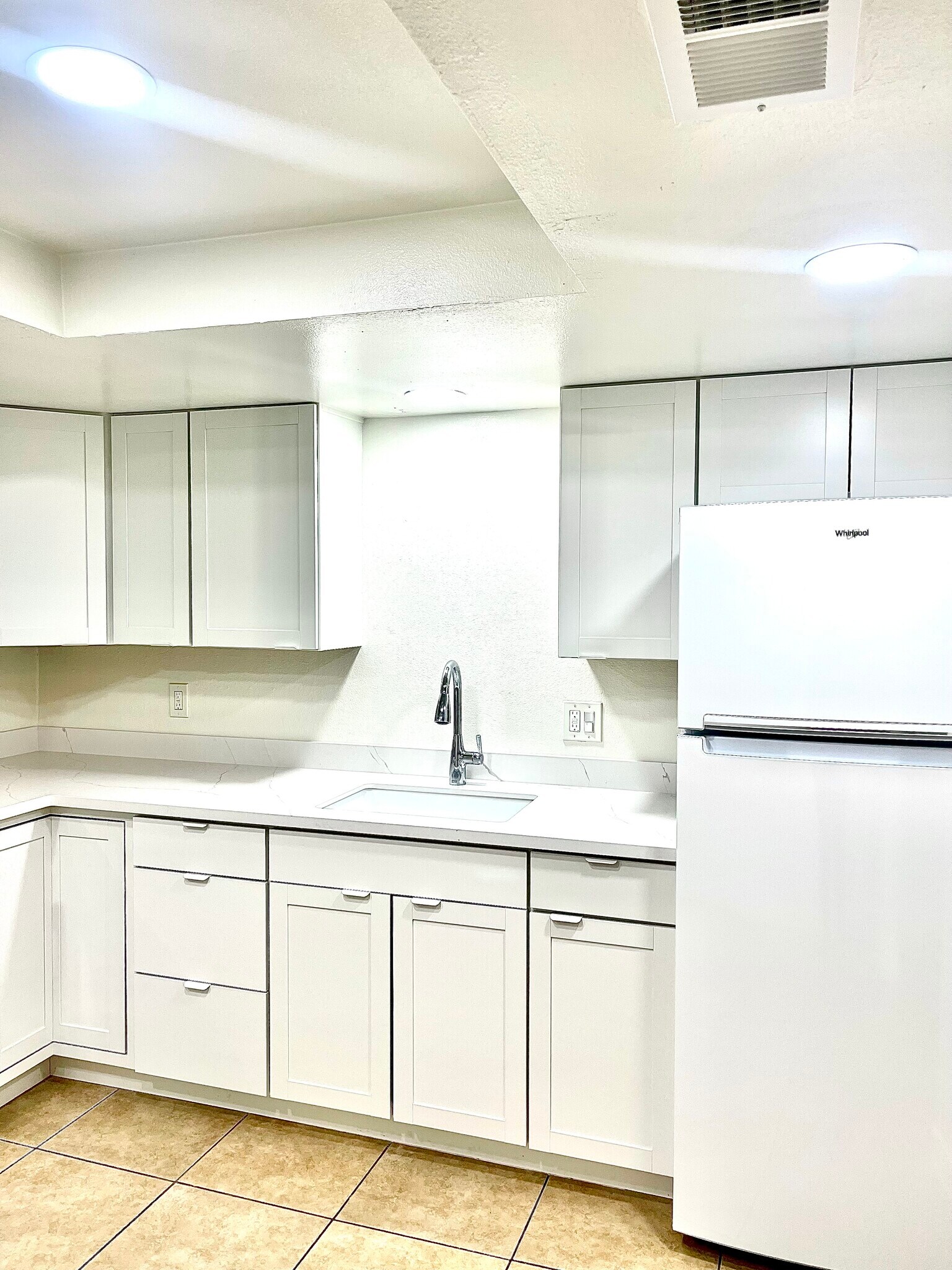 QUARTZ COUNTERTOPS - 1058 W Flint St
