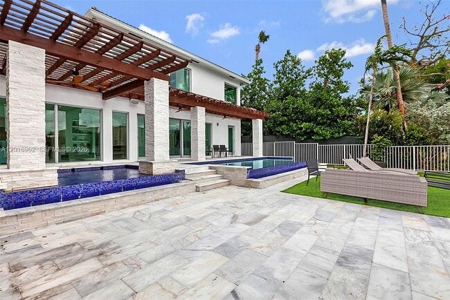 Building Photo - 9380 Bay Dr