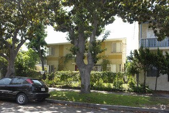 Building Photo - 6112 Eleanor Ave