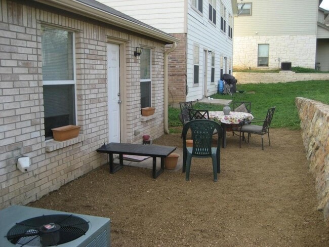 Building Photo - 717 Claremont Pkwy