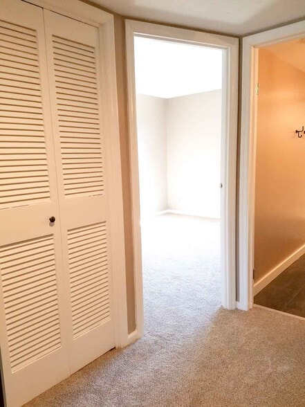 Building Photo - 1008 Manor Ln