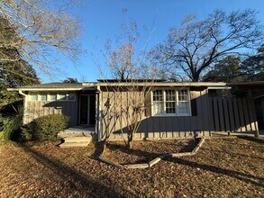 Building Photo - 2 Bedrooms, 2 Bathrooms - Home in Maplewood!