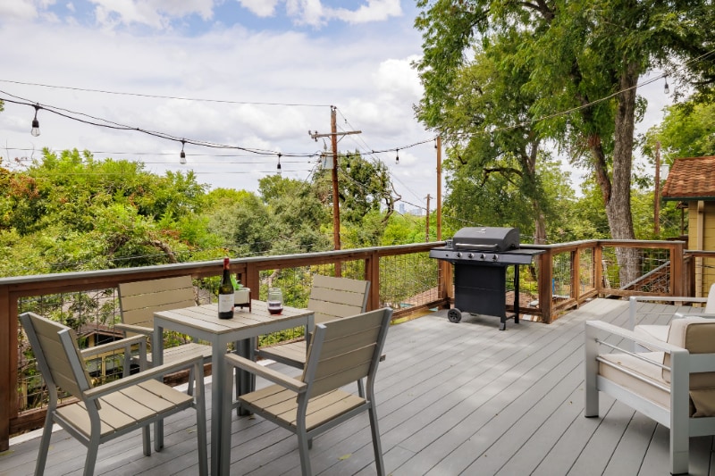 Building Photo - 3202 Santa Monica Dr