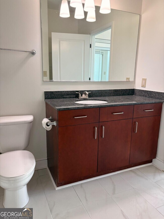 Building Photo - 44 Peachtree Pl NE