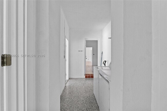 Building Photo - 580 Lee Dr