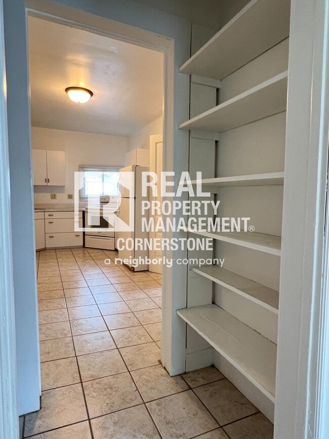 Building Photo - Charming 1BR Apartment in Historic Vine Neighborhood – Close to Downtown & Bronson
