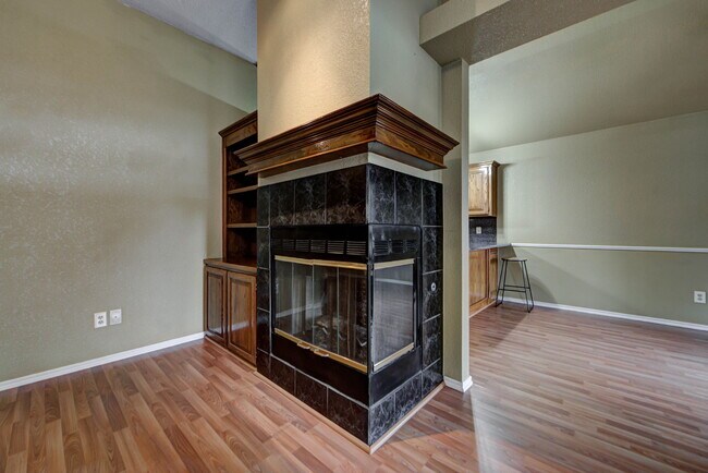 Building Photo - 2912 Edinburg Dr