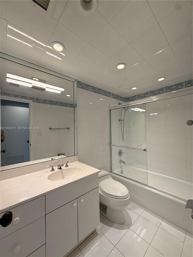 Building Photo - 5825 Collins Ave