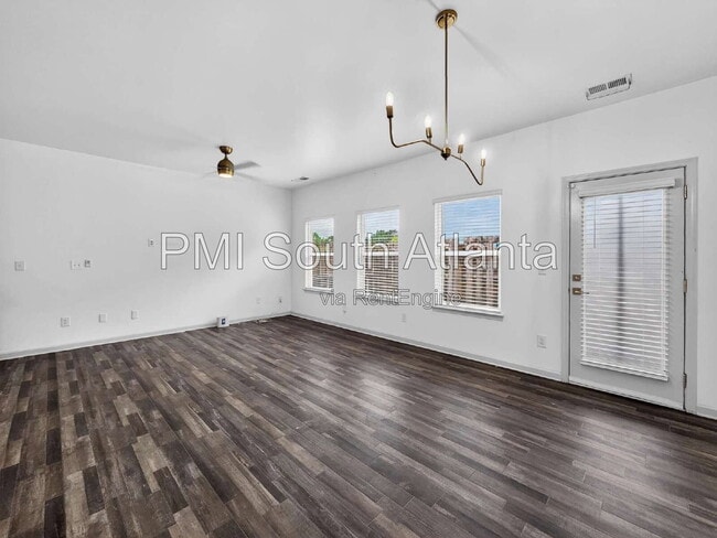 Building Photo - 4925 Lower Elm St